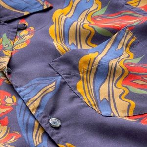 NAVY FLORAL CAMP COLLAR
SHIRT
TODD SNYDER
SIZE. XL